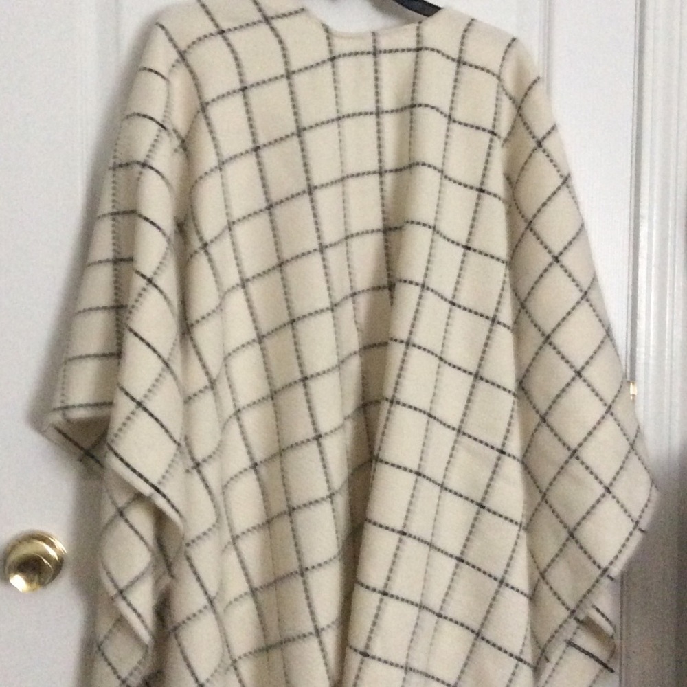 Poncho/ Wrap/women’s - Picture 3 of 3